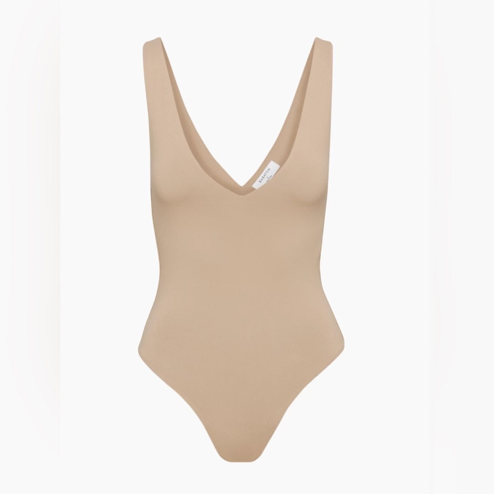Aritzia Contour V-Neck Bodysuit in Clay size small